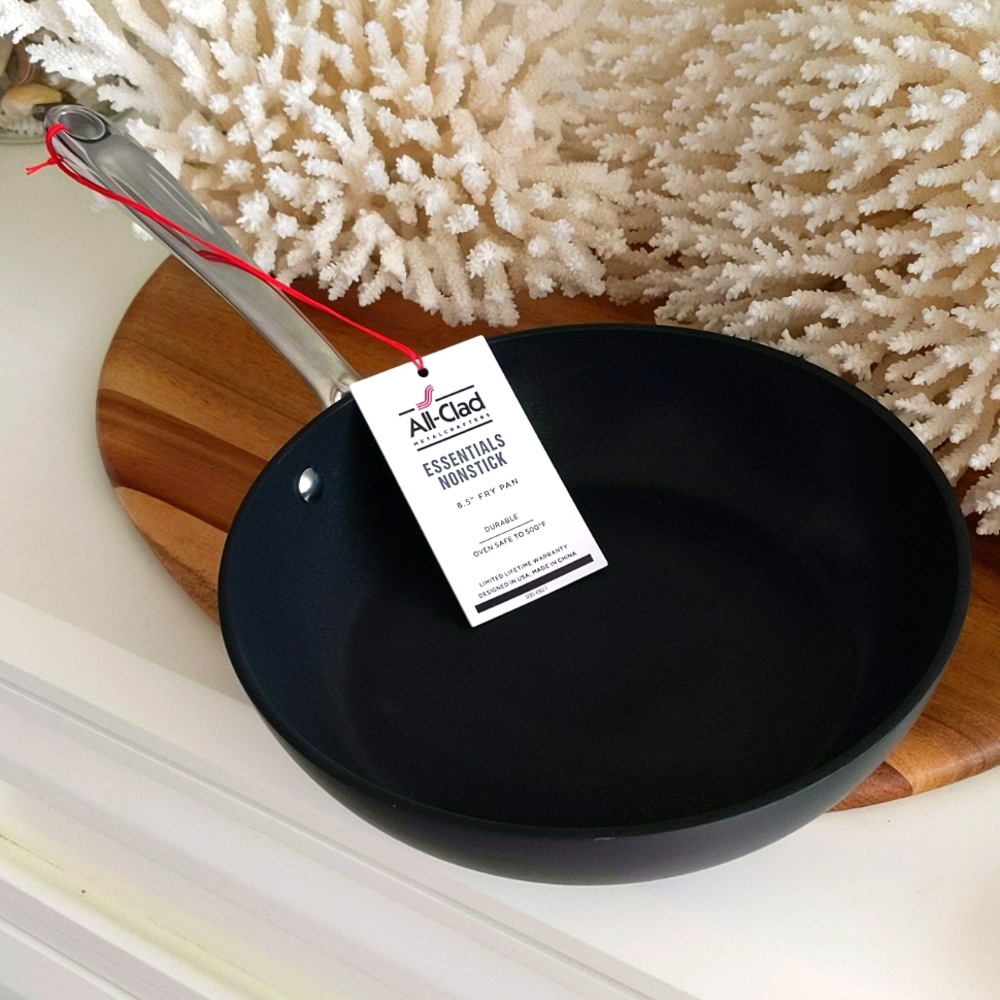 All-Clad - 🔥NWT🔥 essential non-stick 8 and 1/2 in frying pan!
